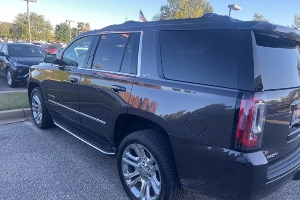 2017 Gmc Yukon SLT photo 1