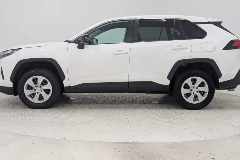 2024 Toyota RAV4 LE photo 1