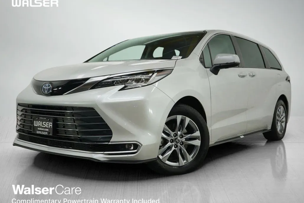 2024 Toyota Sienna Limited photo 1