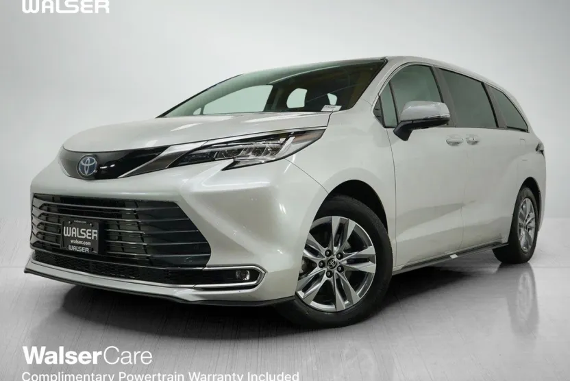 2024 Toyota Sienna Limited photo 1