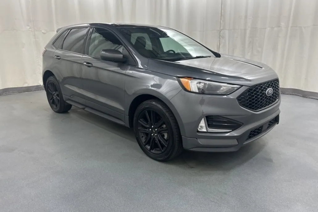 2021 Ford Edge ST photo 1