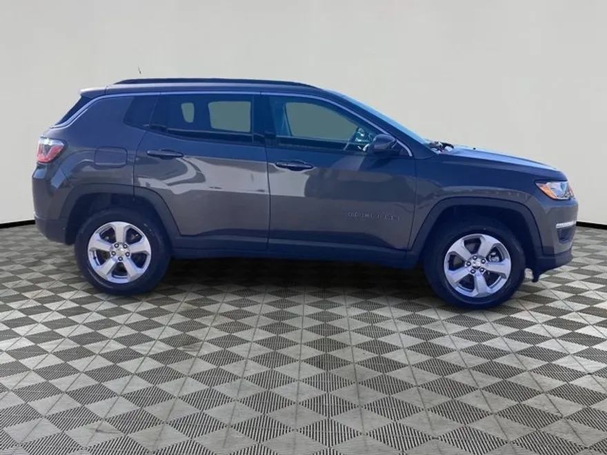 2018 Jeep Compass Latitude photo 1
