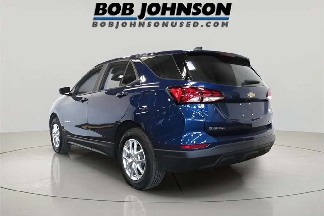 2022 Chevrolet Equinox LS photo 1