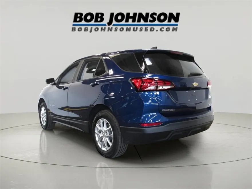 2022 Chevrolet Equinox LS photo 1
