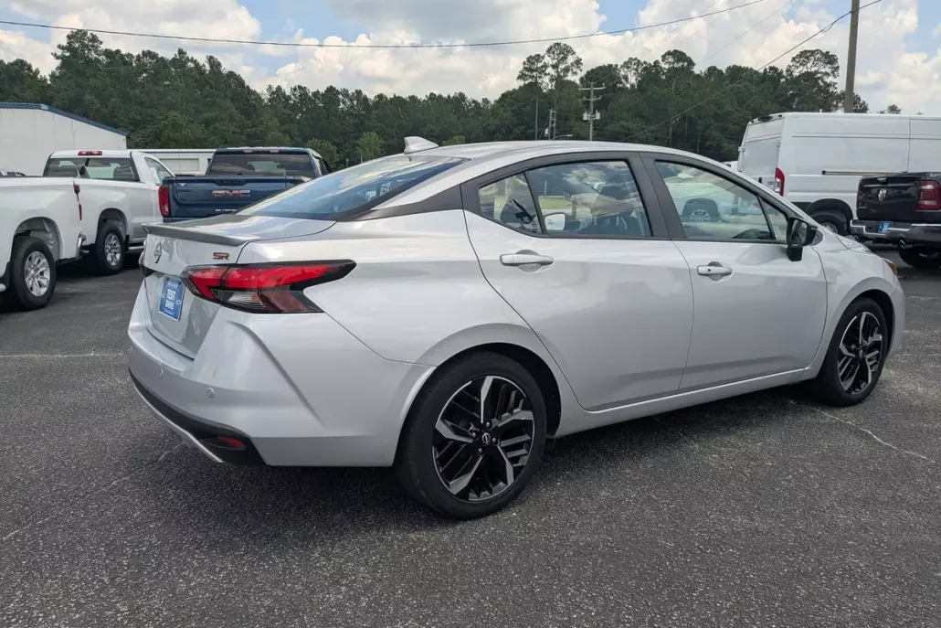 2024 Nissan Versa SR photo 1
