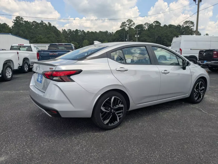 2024 Nissan Versa SR photo 1
