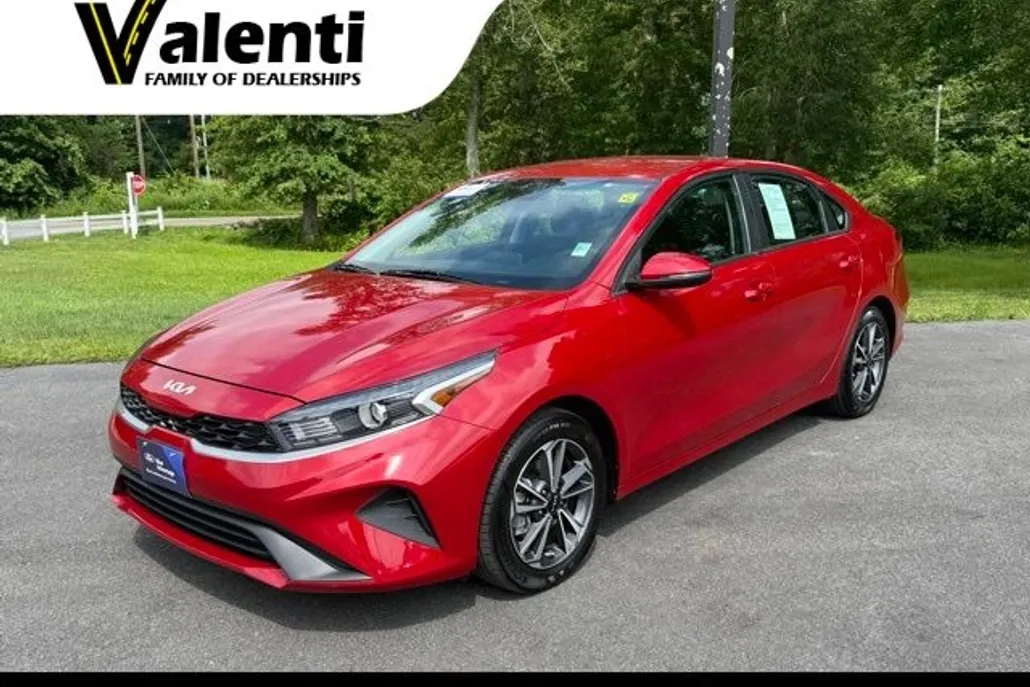 2023 Kia Forte LXS photo 1
