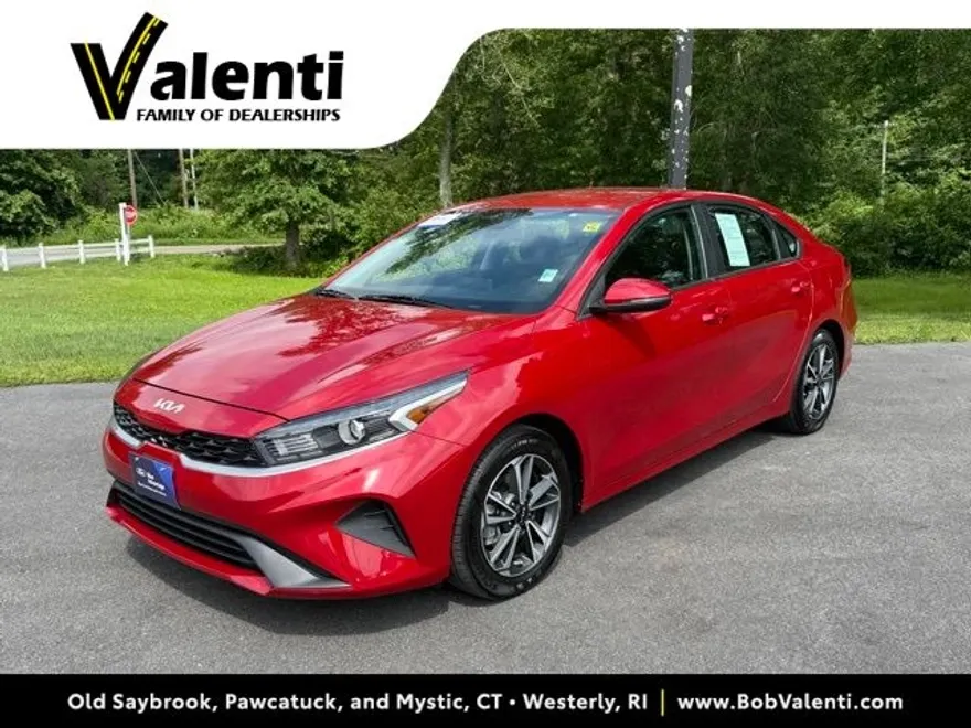 2023 Kia Forte LXS photo 1
