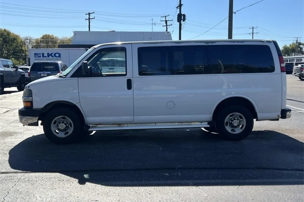 2011 Chevrolet Express 3500 LT photo 1