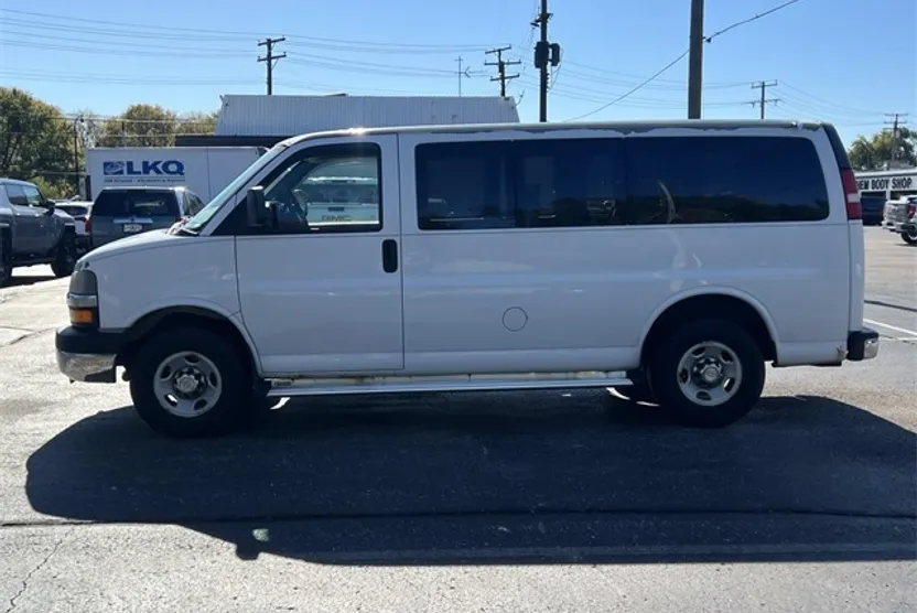 2011 Chevrolet Express 3500 LT photo 1