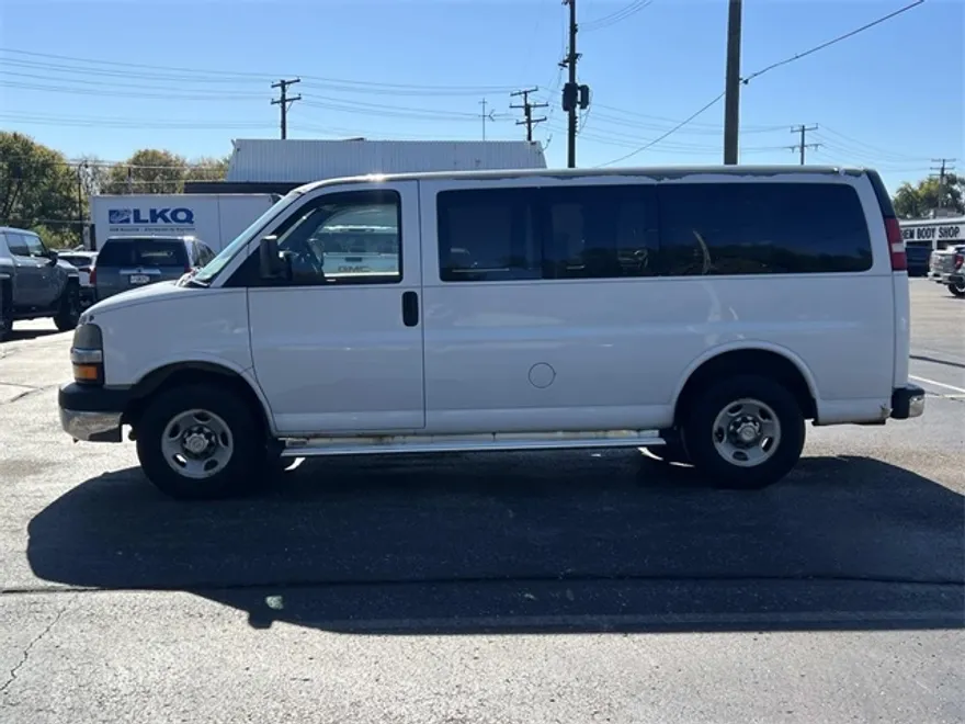 2011 Chevrolet Express 3500 LT photo 1
