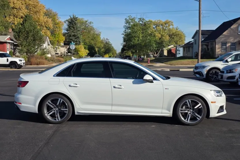 2017 Audi A4 2.0T Prestige Quattro photo 1