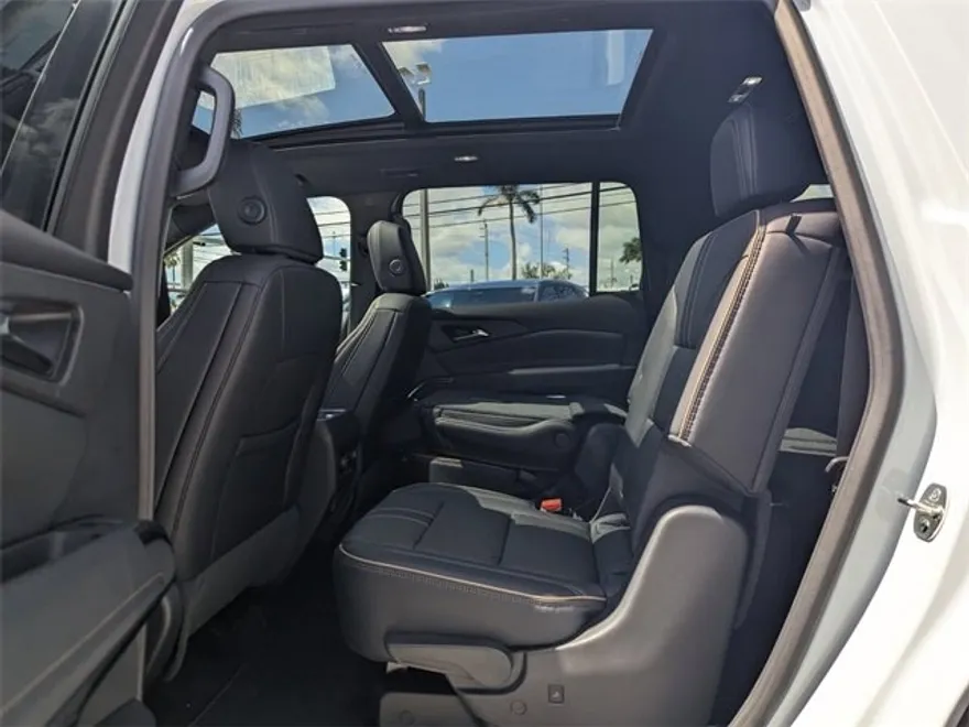 2026 Chevrolet Traverse High Country photo 1