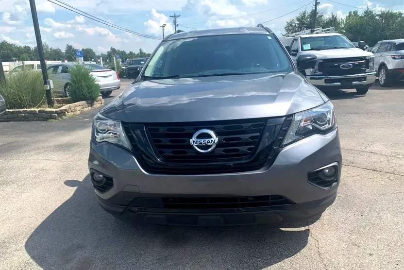 2018 Nissan Pathfinder SL photo 1