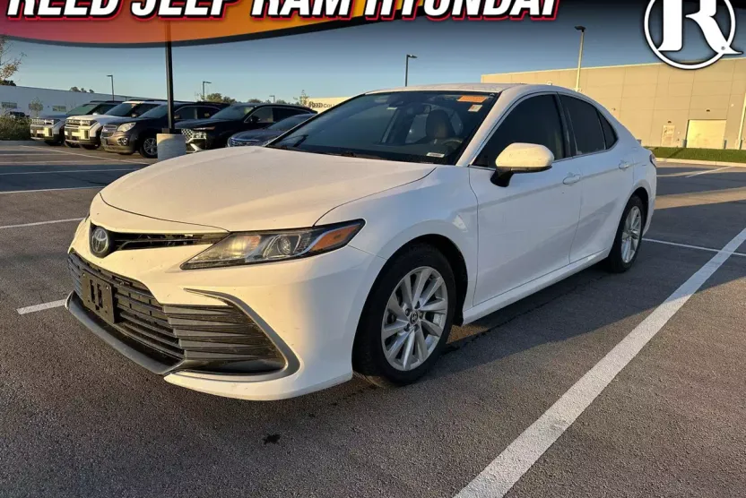 2023 Toyota Camry LE photo 1