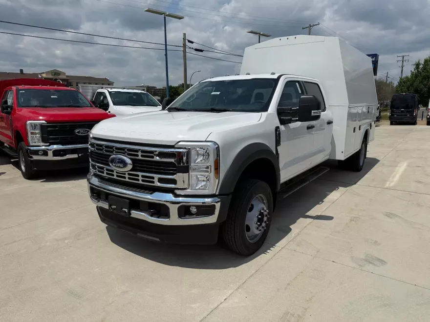 2025 Ford F-450 XLT photo 1