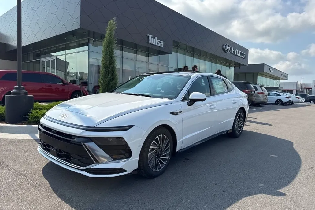 2025 Hyundai Sonata Hybrid Limited photo 1
