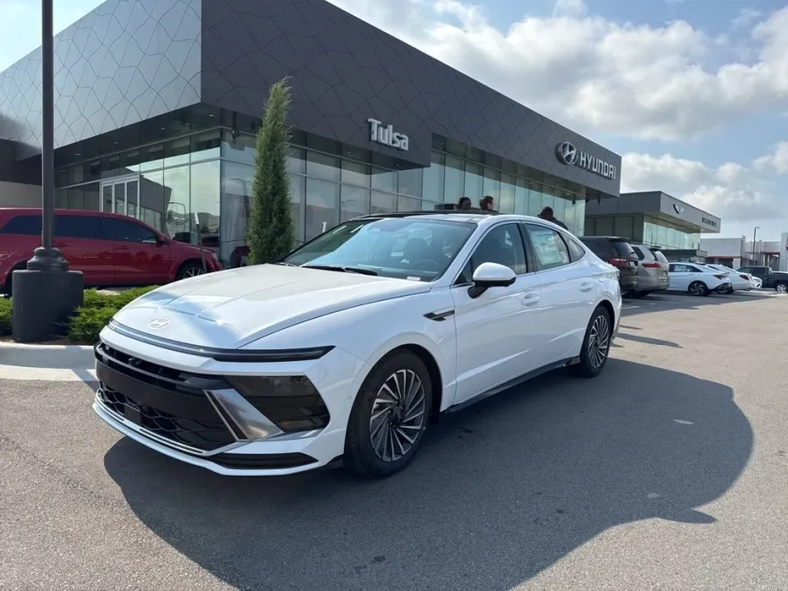 2025 Hyundai Sonata Hybrid Limited photo 1