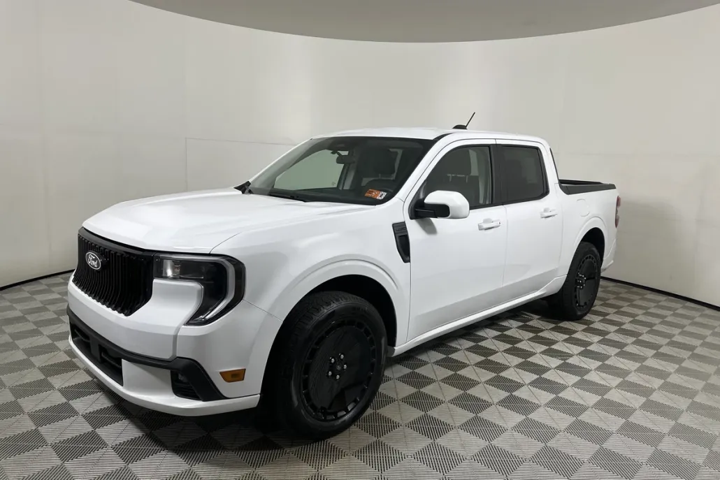 2025 Ford Maverick photo 1