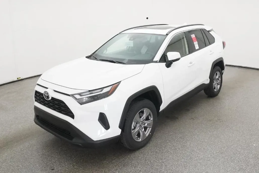 2025 Toyota RAV4 Hybrid XLE photo 1