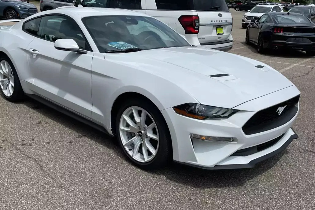 2022 Ford Mustang EcoBoost Premium photo 1