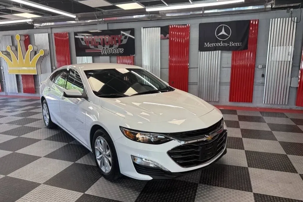 2024 Chevrolet Malibu 1LT photo 1