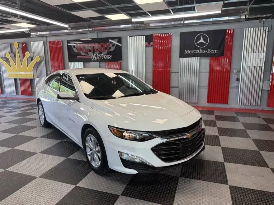 2024 Chevrolet Malibu 1LT photo 1