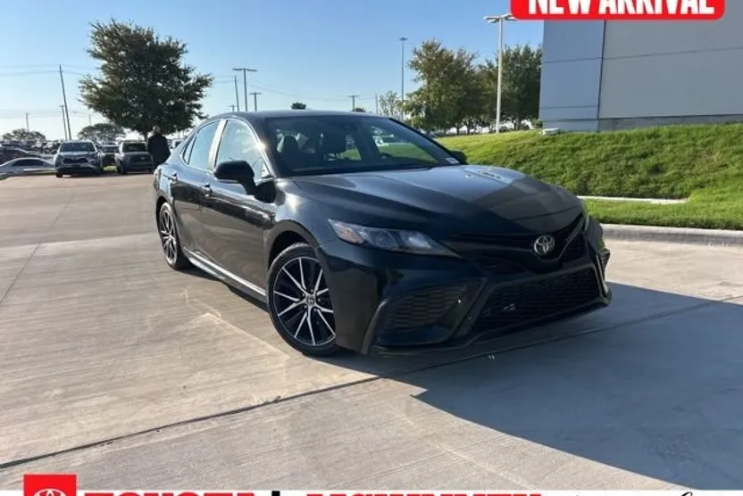 2024 Toyota Camry SE photo 1