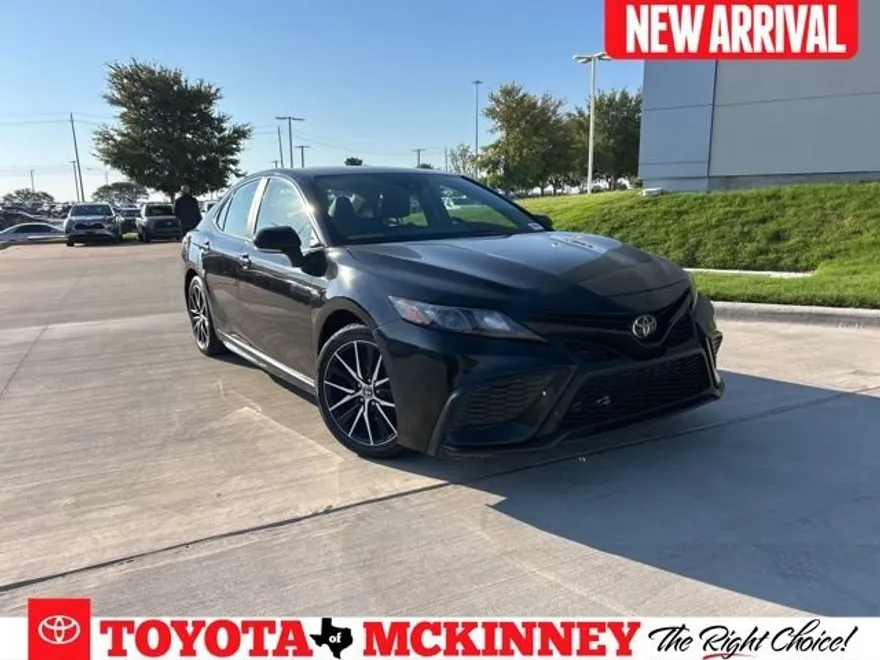 2024 Toyota Camry SE photo 1