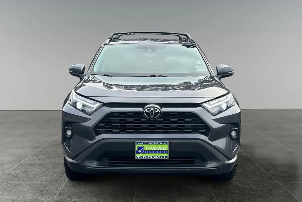 2023 Toyota RAV4 XLE Premium photo 1