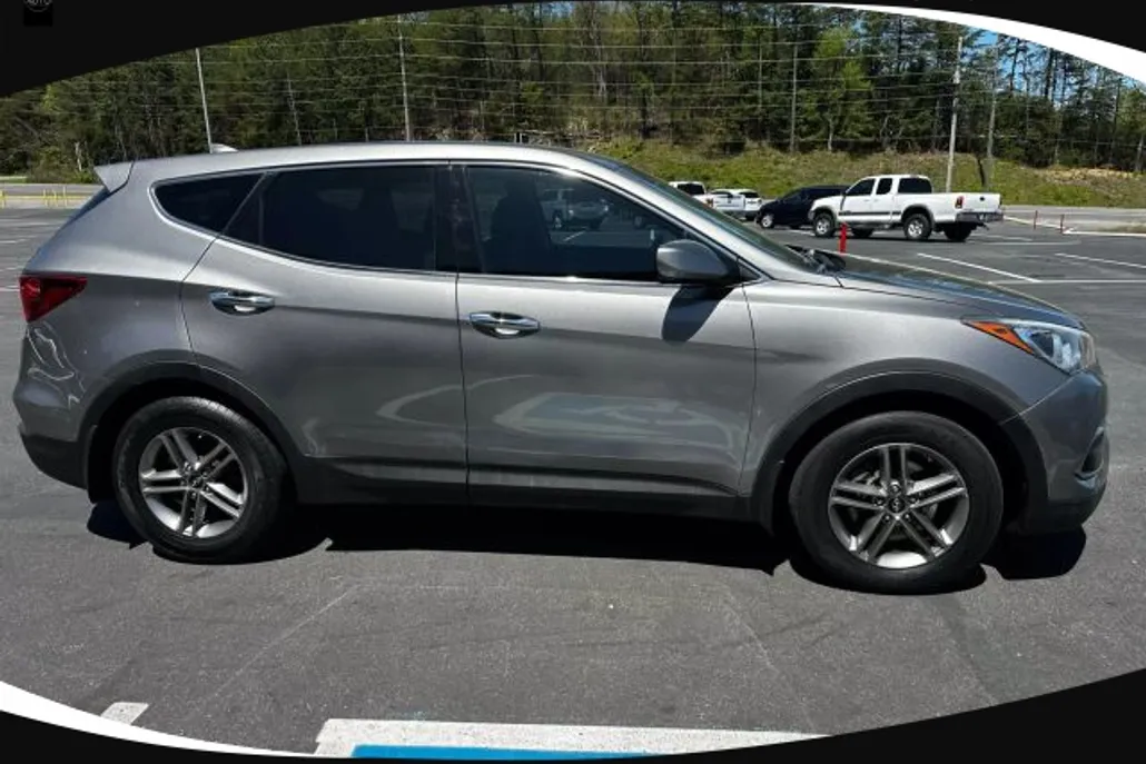 2017 Hyundai Santa Fe Sport photo 1