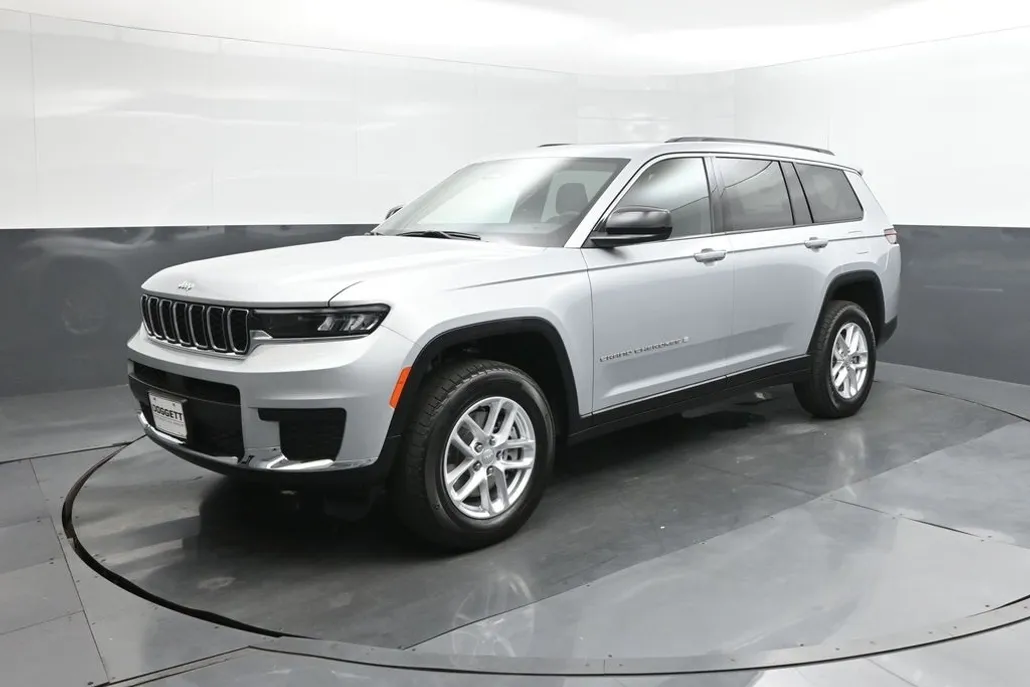 2025 Jeep Grand Cherokee Laredo photo 1