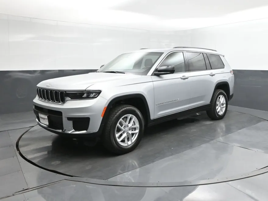 2025 Jeep Grand Cherokee Laredo photo 1