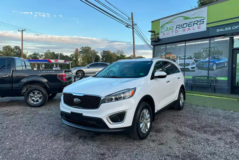 2017 Kia Sorento LX photo 1