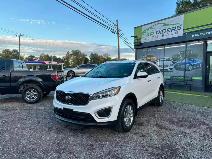 2017 Kia Sorento LX photo 1