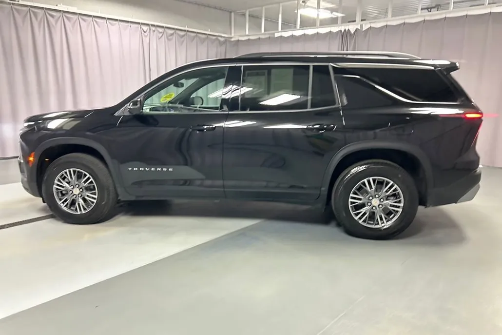 2025 Chevrolet Traverse 1LT photo 1