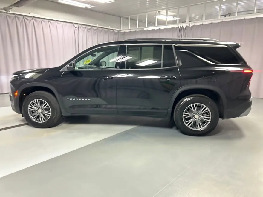 2025 Chevrolet Traverse 1LT photo 1