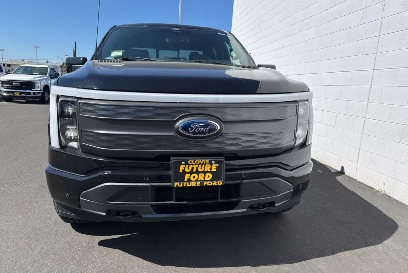 2022 Ford F-150 Lightning Lariat photo 1
