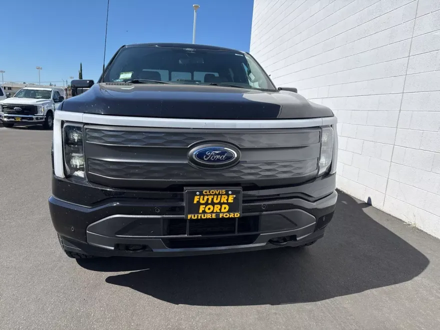 2022 Ford F-150 Lightning Lariat photo 1