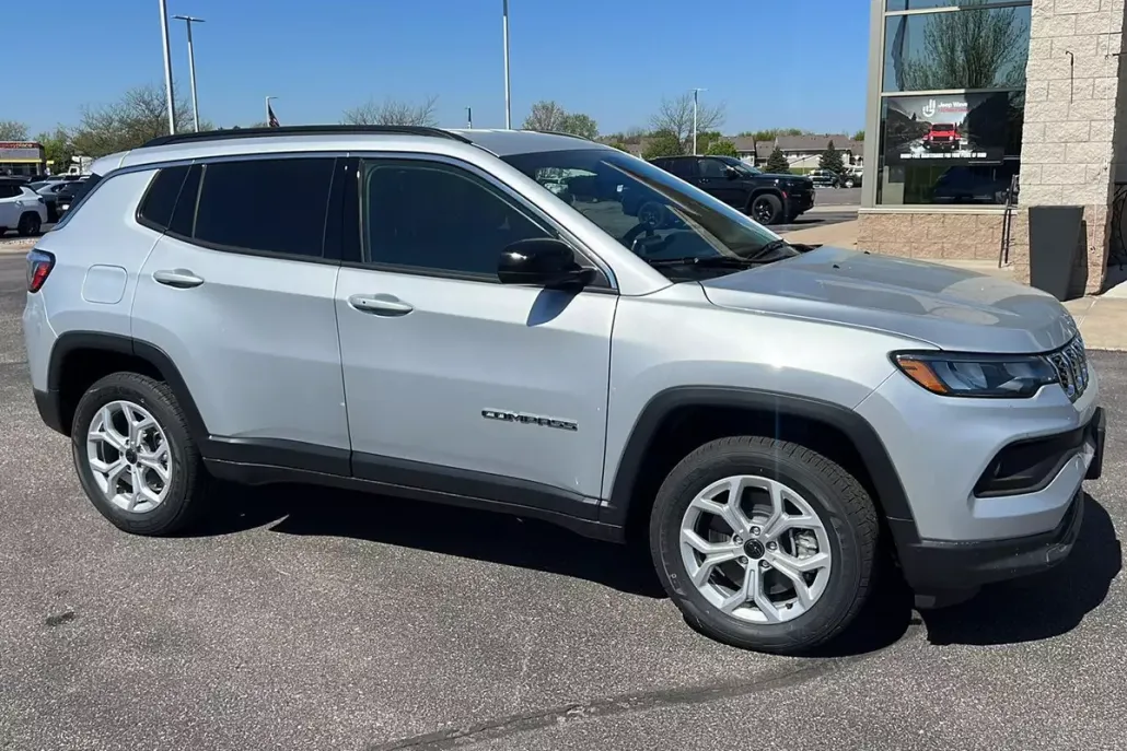 2025 Jeep Compass Latitude photo 1