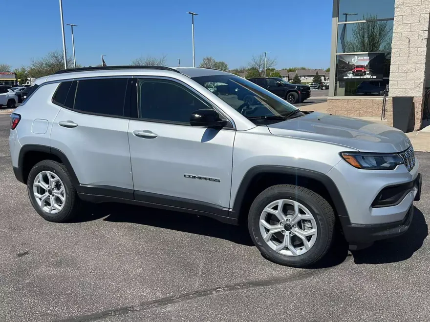 2025 Jeep Compass Latitude photo 1