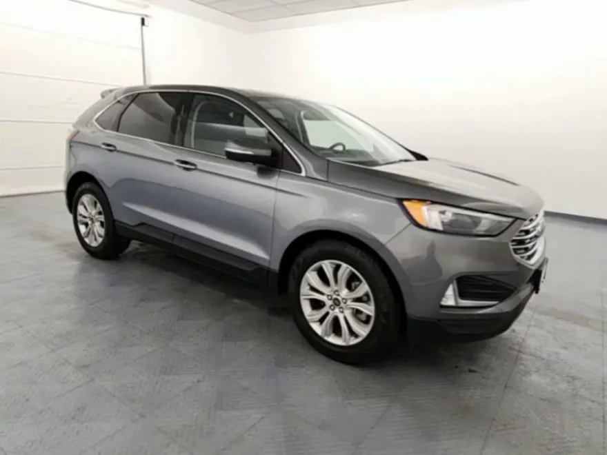 2022 Ford Edge Titanium photo 1