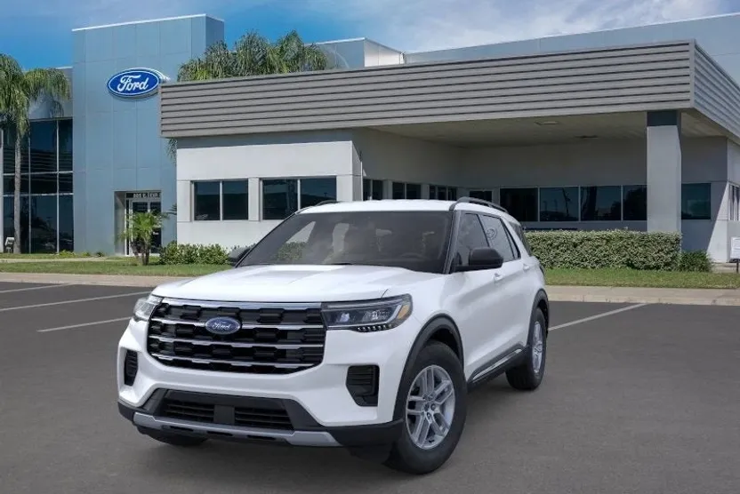 2025 Ford Explorer photo 1