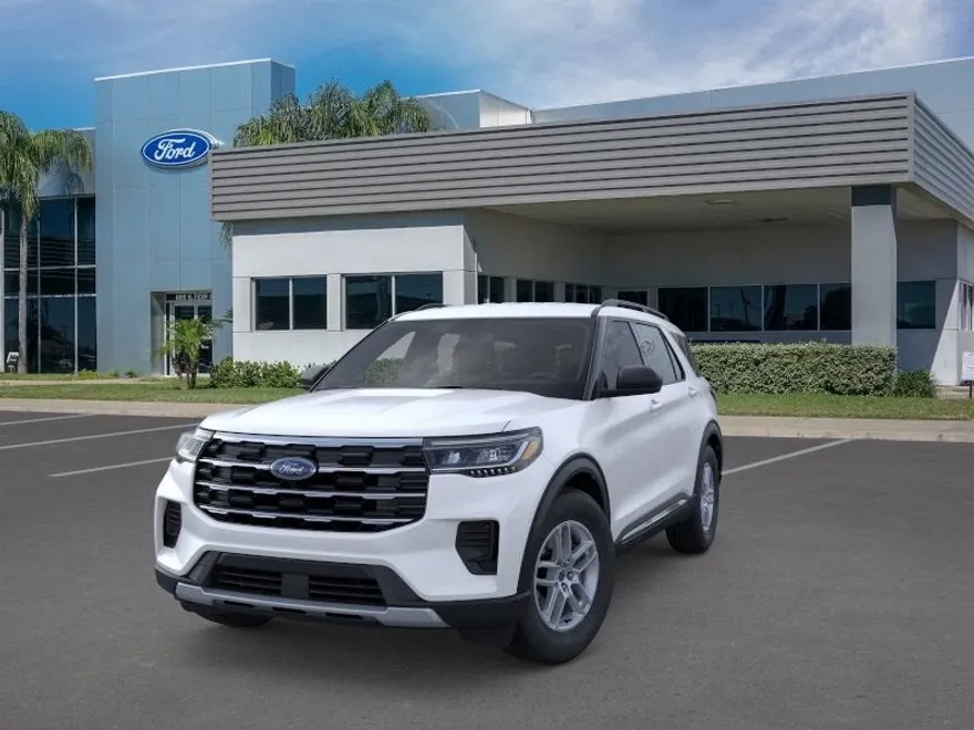 2025 Ford Explorer photo 1