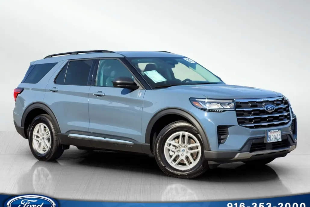 2025 Ford Explorer photo 1