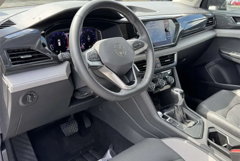 2022 Volkswagen Taos SEL photo 1
