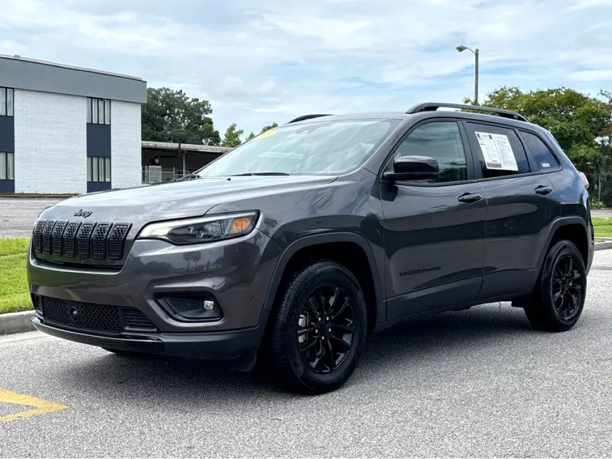 2023 Jeep Cherokee Altitude Lux photo 1