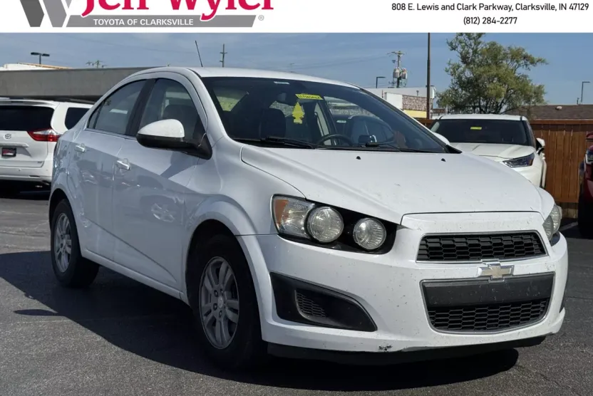 2016 Chevrolet Sonic LT photo 1