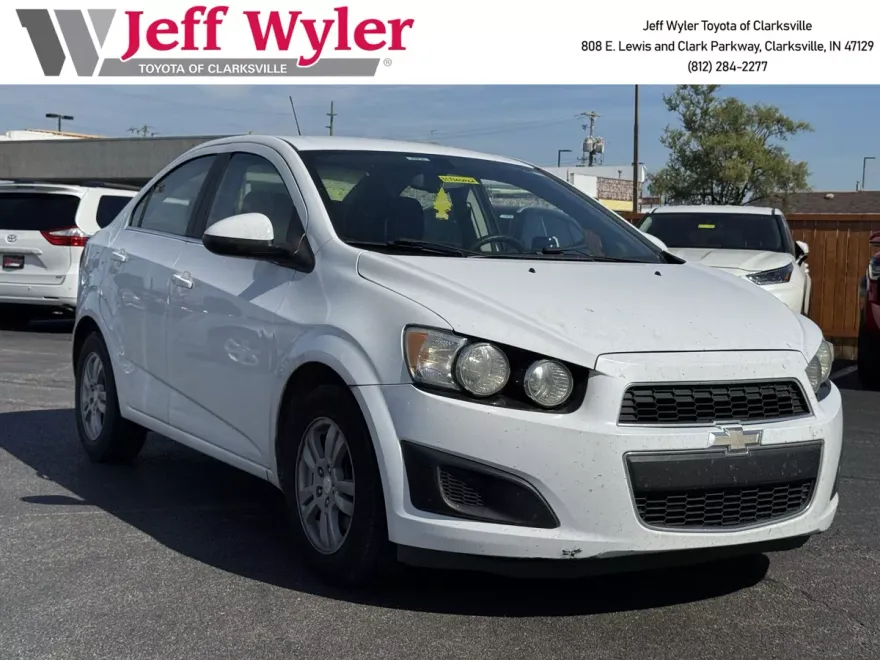 2016 Chevrolet Sonic LT photo 1