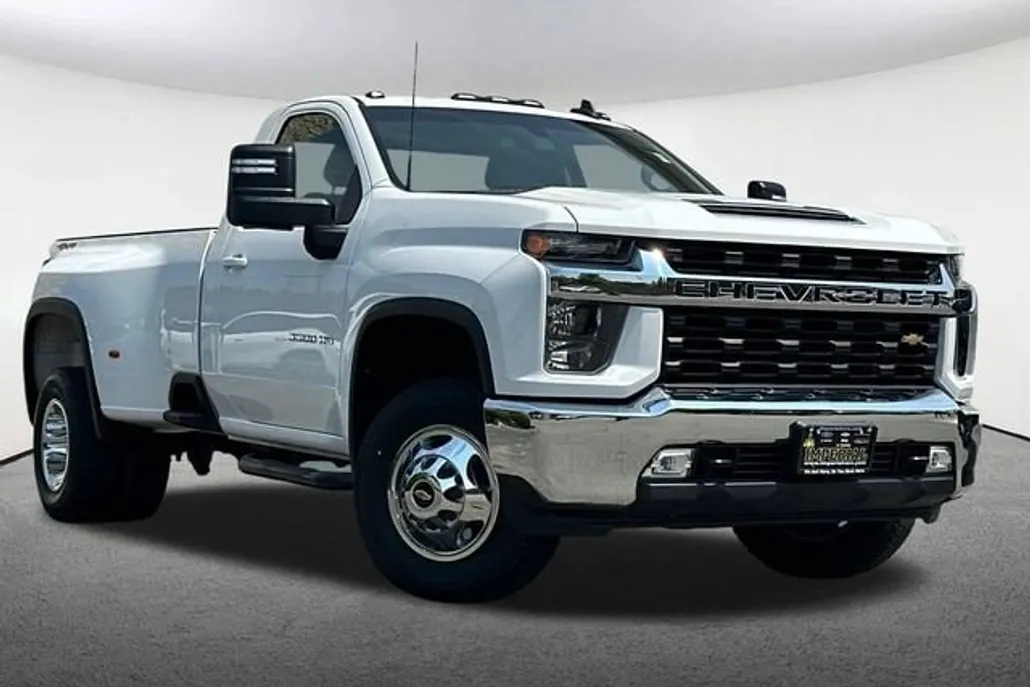 2022 Chevrolet Silverado 3500HD LT photo 1